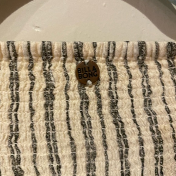 Off the shoulder Billabong shirt 😍 - Picture 10 of 10